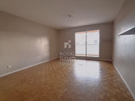 t3 lumineux avec balcon et stationnement privatif