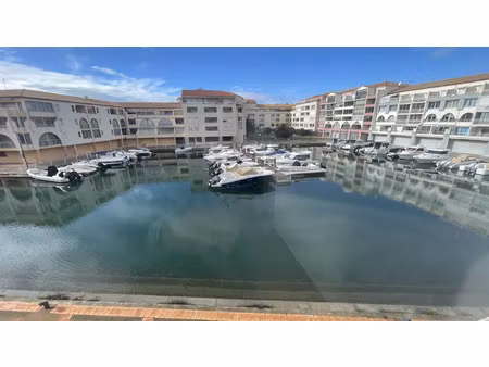 studio avec loggia fermée et vue marina à sète à 100m de l