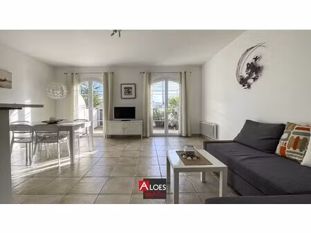 marina aigues-mortes 3 pièces avec une cave  sans poste d'amarrage.