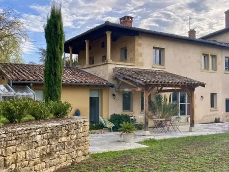 location maison 6 pièces 235 m² à saint-cyr-au-mont-d'or (69450)  3 490 €