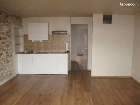 loue t2 centre laroque d'olmes