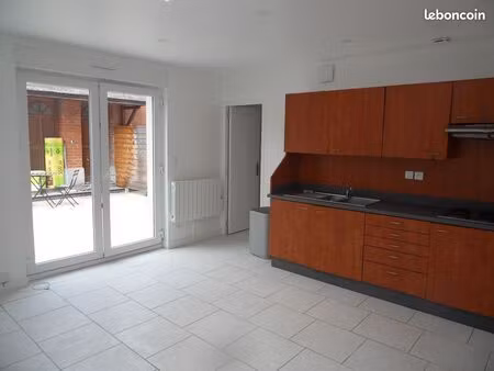 studio 27m² avec cour privative