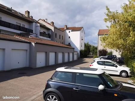 loue f2 55m2 avec parking privé à woippy village