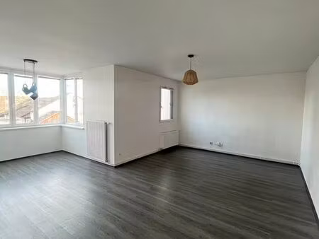t3 lumineux de 80m2 non meublé
