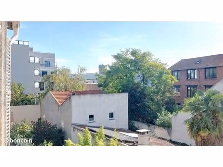 joli meublé 3 pièces - 200m du métro - triple exposition - location fixe de 3 mois (voyage