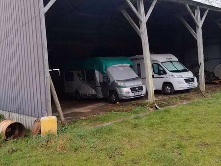 emplacement sous hangar