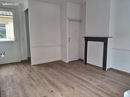 maison individuelle avec courette– pour amateurs de cocooning (et de meubles raisonnables 