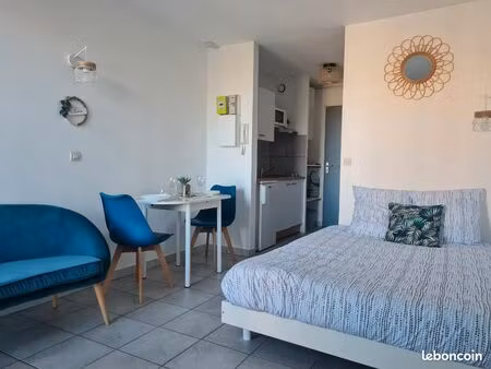 charmant studio rénové idéal étudiant stagiaire à côté de l'université