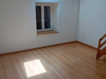 location maison de village