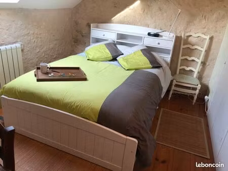 chambre meublée avec salle d'eau attenante