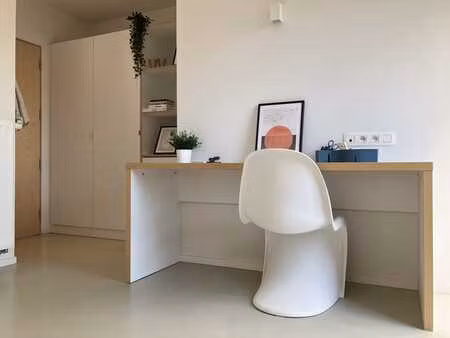 chambre étudiante avec salle de bain privée