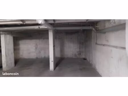 parking couvert a louer