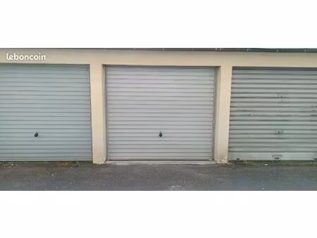 loue box/garage reze 8 mai