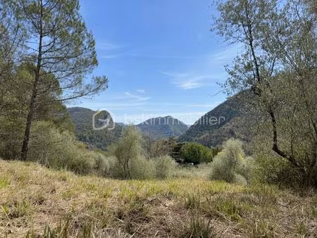 terrain de 3 046 m² à pierrefeu