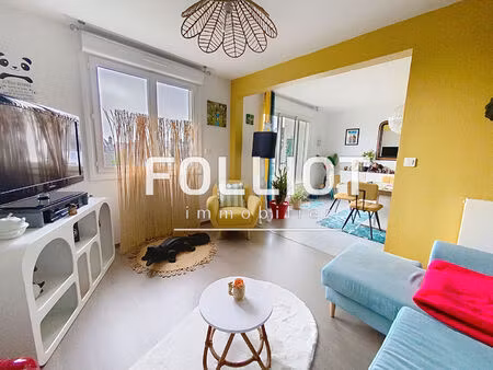 a vendre appartement fougères 3 pièce(s) balcon et place de parking privé