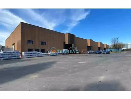 emerainville : a louer entrepôt de 2 800m²