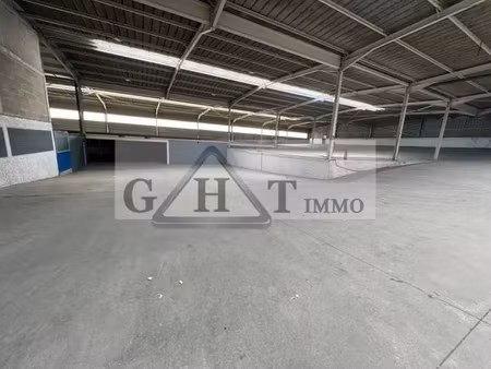 2100 m² local commercial a vendre