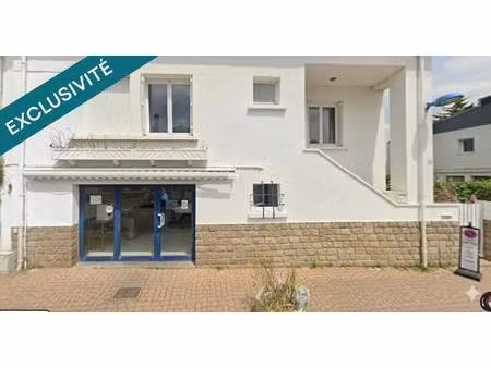 local commercial 45 m2 centre village  proche tout autre commerces  écoles  médecins.