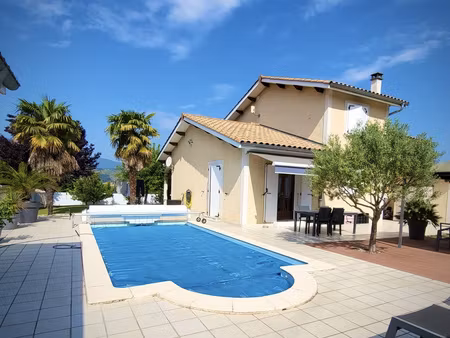 magnifique villa de 170m2 au calme avec piscine