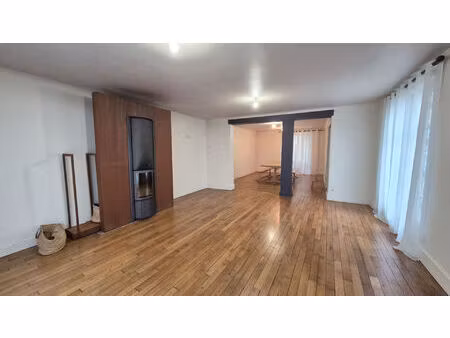 entraygues sur truyere  maison en coeur de village  garage  entièrement rénovée