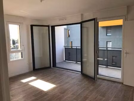 location appartement 3 pièces à hérouville-saint-clair (14200) : à louer 3 pièces / 66m² h