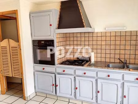 location maison à courcy (50200) : à louer / 39m² courcy