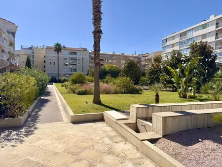 cannes – palm beach : charmant 2 pièces avec terrasse exposée est