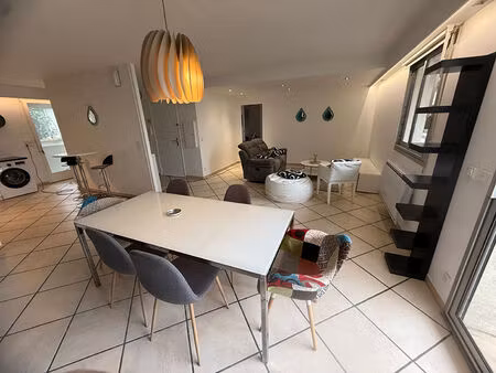 appartement meuble 3 pièces (90 m²) - balcon 6m² + jardinet privatif