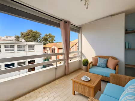 studio + loggia + place parking proche mer / commerces / quartier : le port la capte