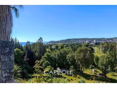 antibes : vue mer villa 7 pièces d'environ 205 m² sur un terrain de 4 167m²