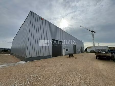 location commerce 600 m² à rognac (13340)