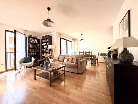 appartement 4 pièces de 90 m²  parking