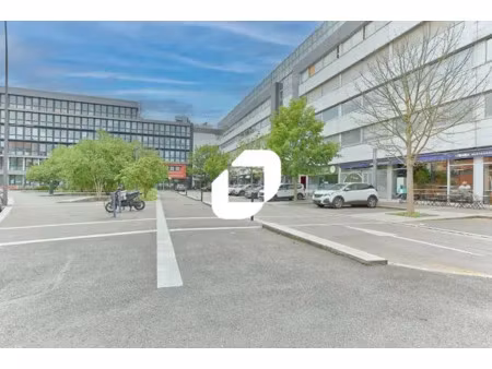 a louer  bureaux rénovés avec terrasse