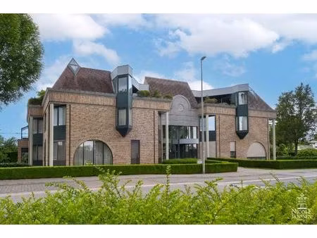 gelijkvloers luxe appartement van ca. 271m² met royaal terras dichtbij het centrum van maa