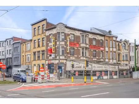 te renoveren handelspand +appartement op zeer centrale ligging