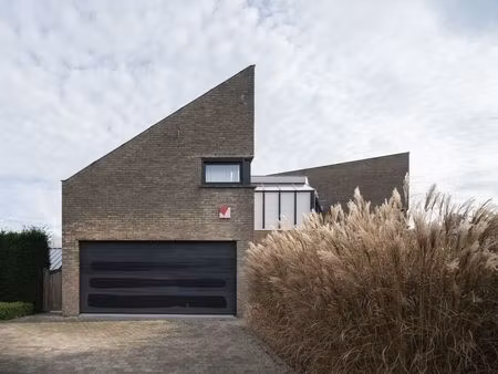 brutalistische woning ‘haerick’  gebouwd in 1976 naar ontwerp van architecten xavier de wu