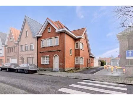 gerenoveerde halfopen bebouwing met tuin  terras  dubbele garage en 4 slaapkamers in londe