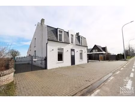 vrijstaande woning met fantastisch vrij uitzicht