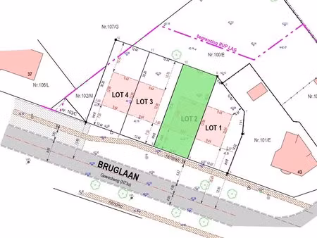 perceel bouwgrond voor halfopen bebouwing van 03a 76ca