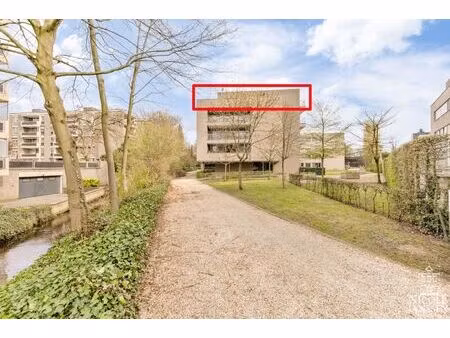 luxe penthouse op de vierde verdieping met ruime terrassen