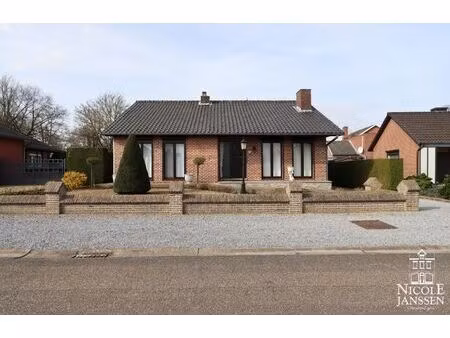 verzorgde gezinswoning met mooie tuin in geistingen