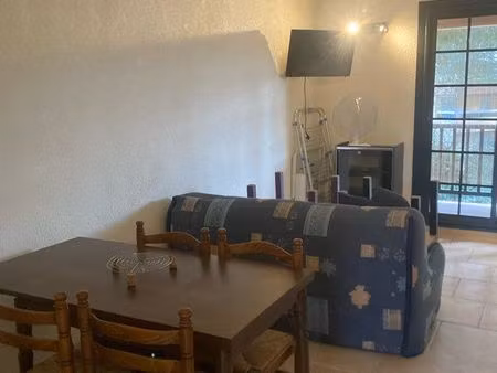 grand f1 meublé  tout confort  terrasse  parking  sécurisé  calme