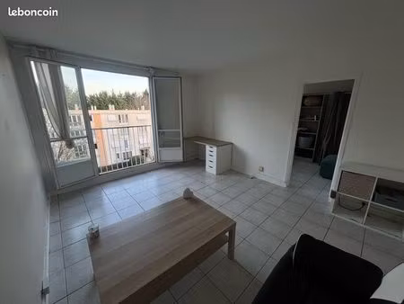 à louer f2 à yerres proche gare