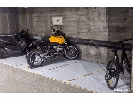 parking /place moto/ scooter / vélo . sécurisée – hyper centre périgueux