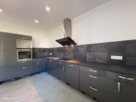 appartement 3/4 pièces + cour intérieure / la broque