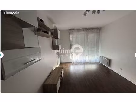 location t2 proche la defense et saint lazarre