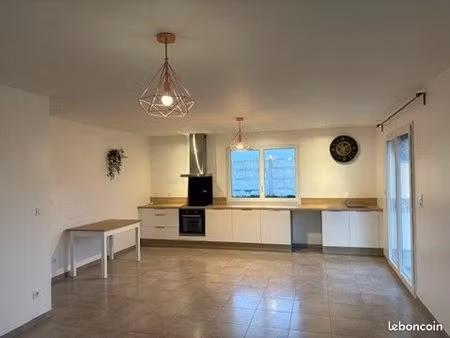 maison individuelle de plain-pied 3 chambres à proximité de bourg achard  quartier calme e