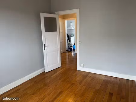 t2 avec balcon avec vue et luminosité