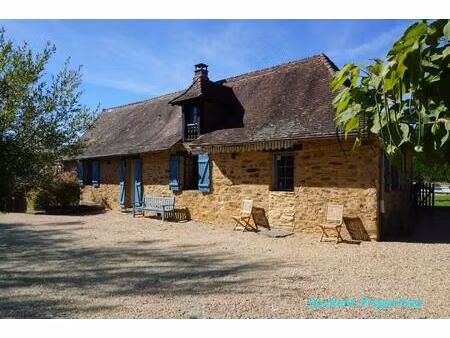 charmant ensemble immobilier avec deux maisons et piscines au coeur du périgord vert.