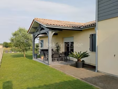 vente maison 6 pièces 144 m² à bayas (33230)  270 000 €